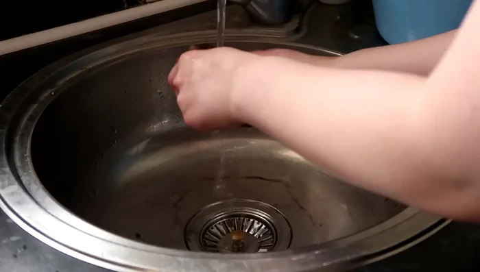 Dry all decorations completely.