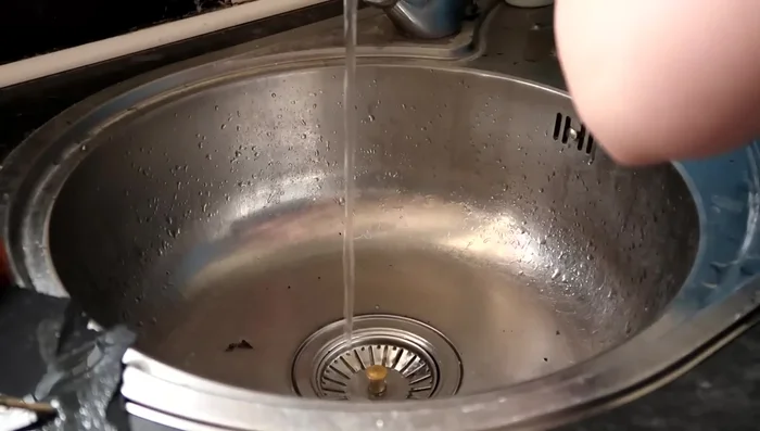 Dry all decorations completely.