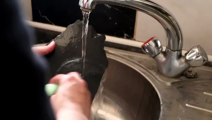 Dry all decorations completely.