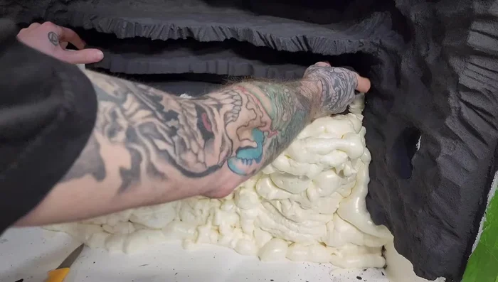 Cut an entrance hole to the hide. Add more dry lock coats and apply to the entire enclosure.