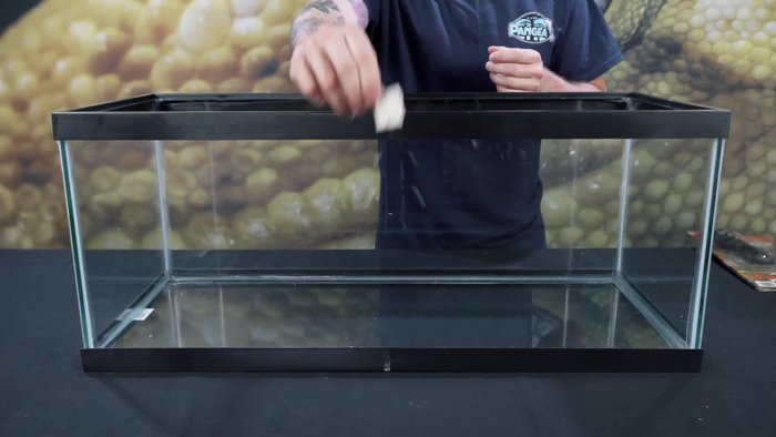 Attach the feet to the corners of the tank to lift it and allow the cord to fit underneath.