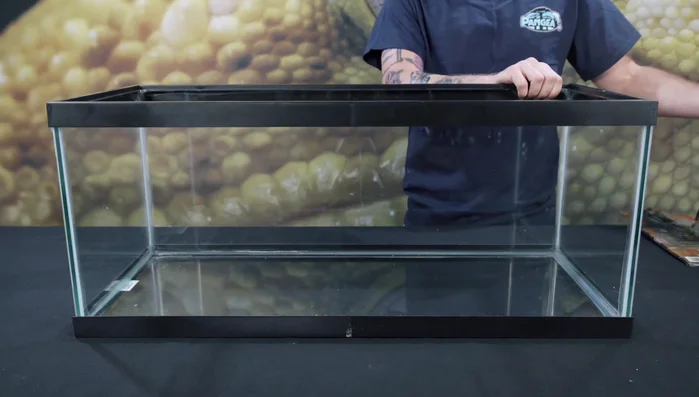 Press the heating pad firmly onto the tank to ensure it sticks securely.