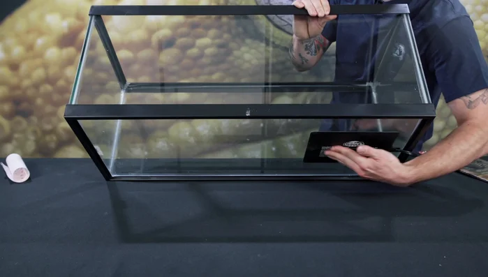 Press the heating pad firmly onto the tank to ensure it sticks securely.
