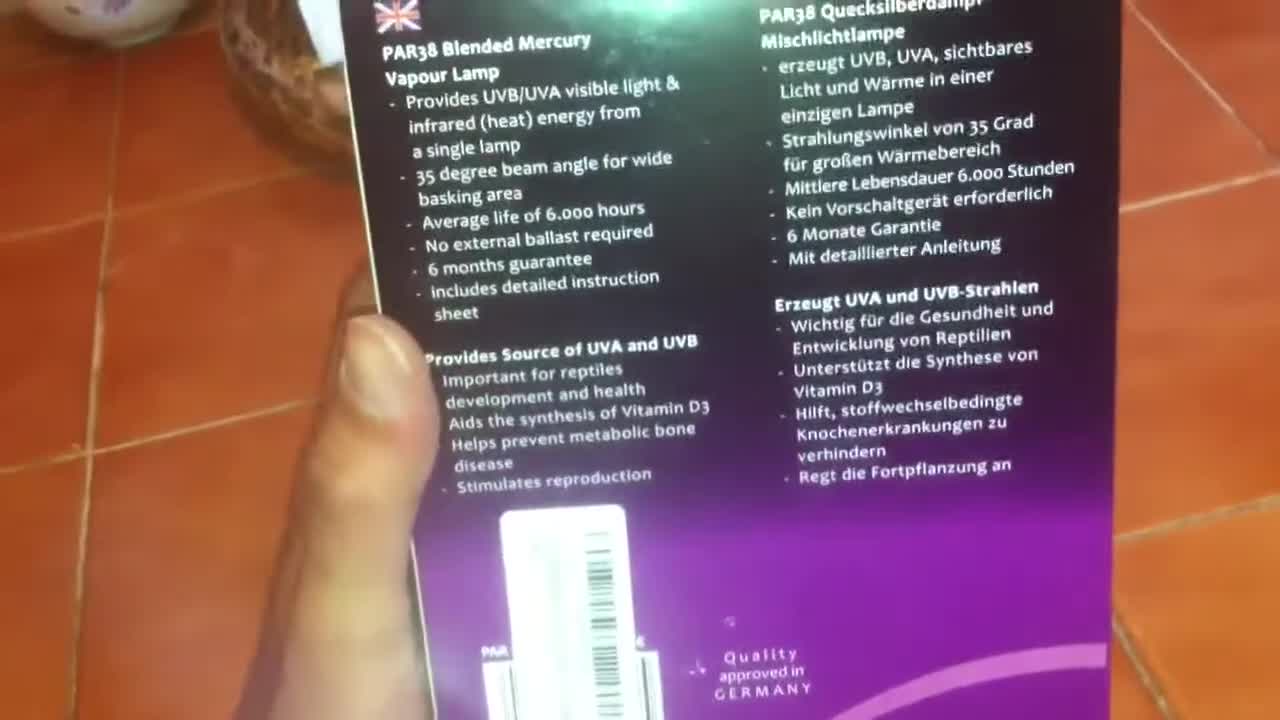 Text on the screen emphasizes the lamp's function: UVA, UVB and heat.