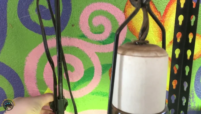 Tighten the knob to secure the lamp in the desired position.