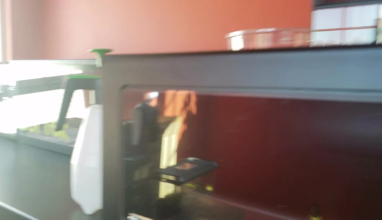Bowing glass aquarium