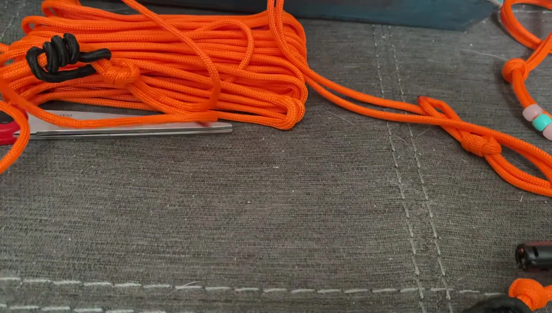 Finished beadless lizard leash.