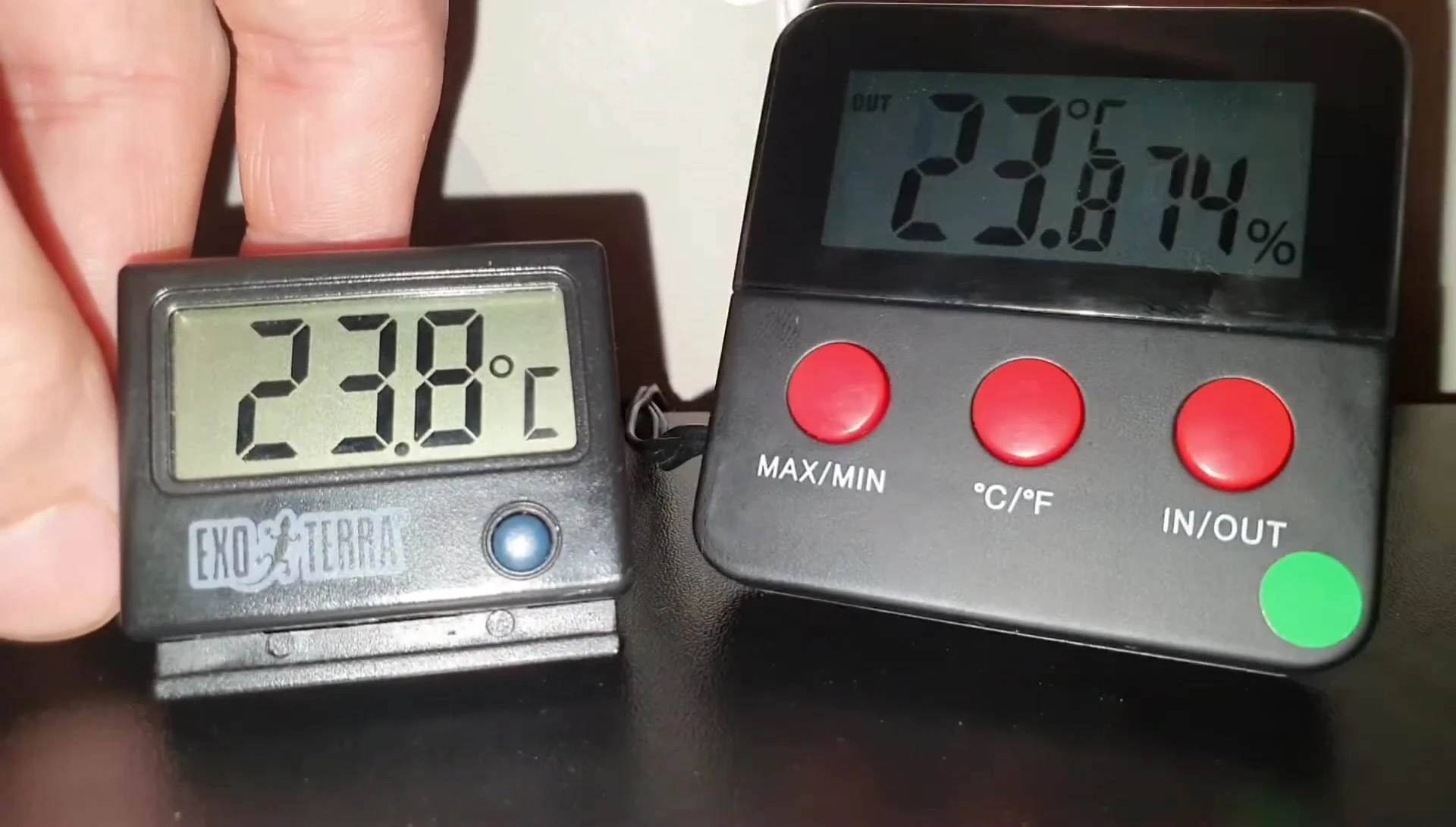 The display shows the accurate temperature readings