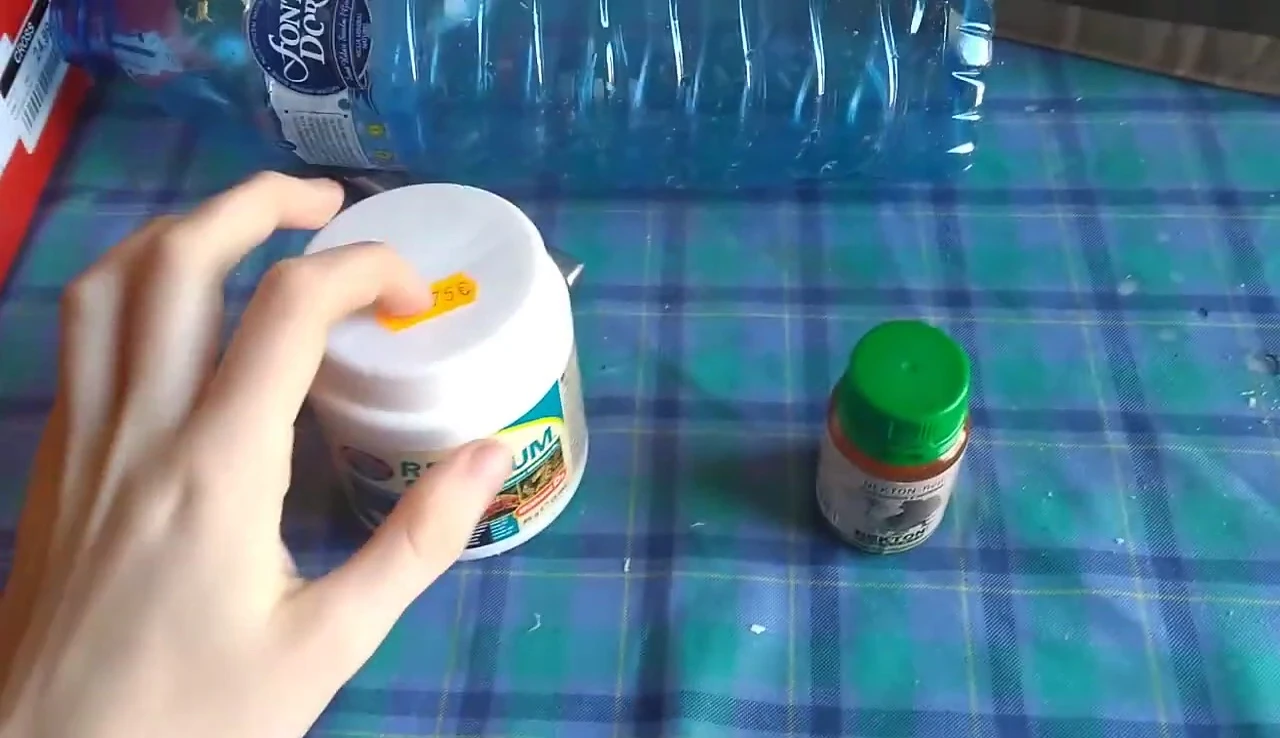 Applying calcium to the live food