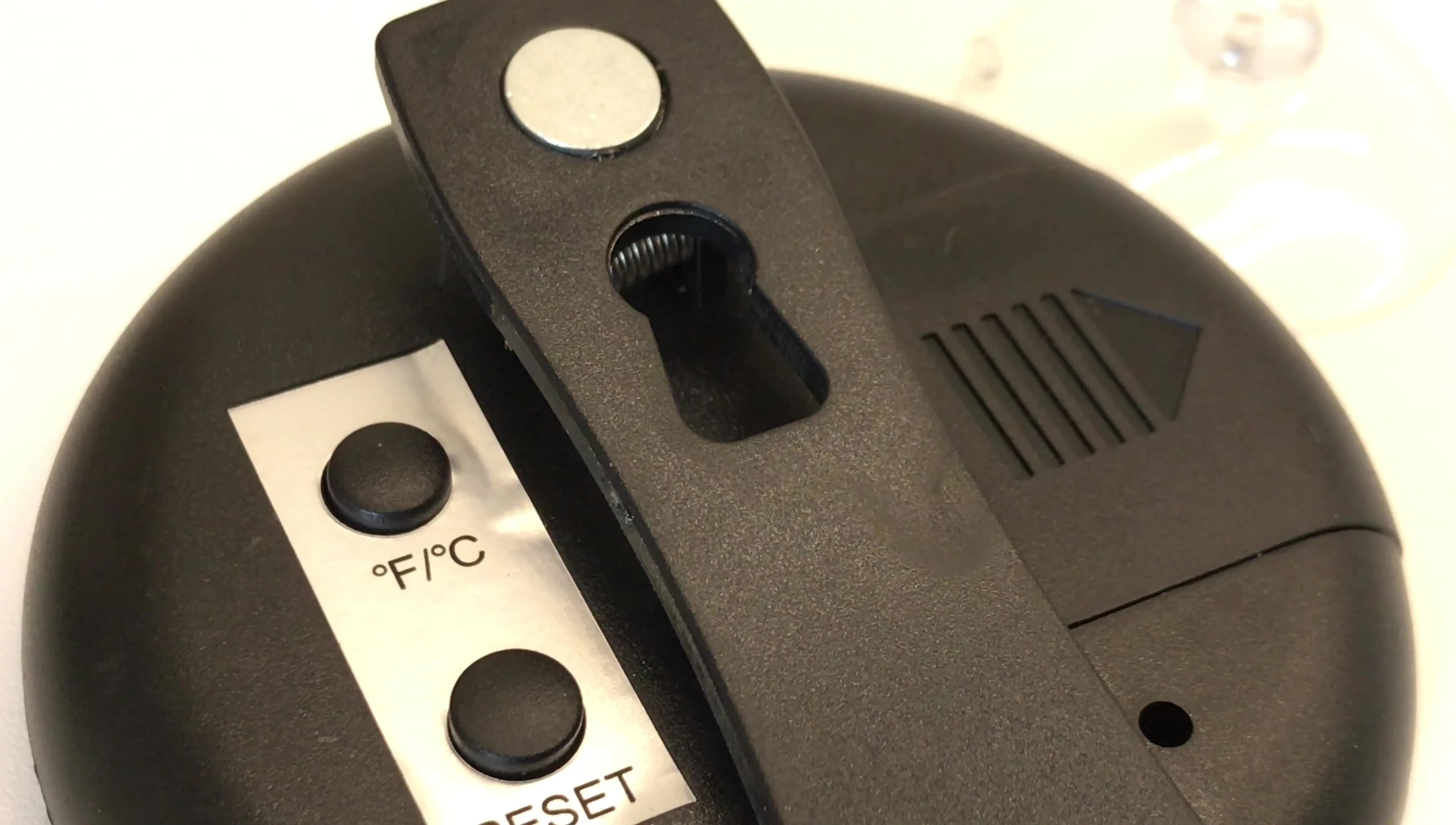 The built in magnet on the back of the device