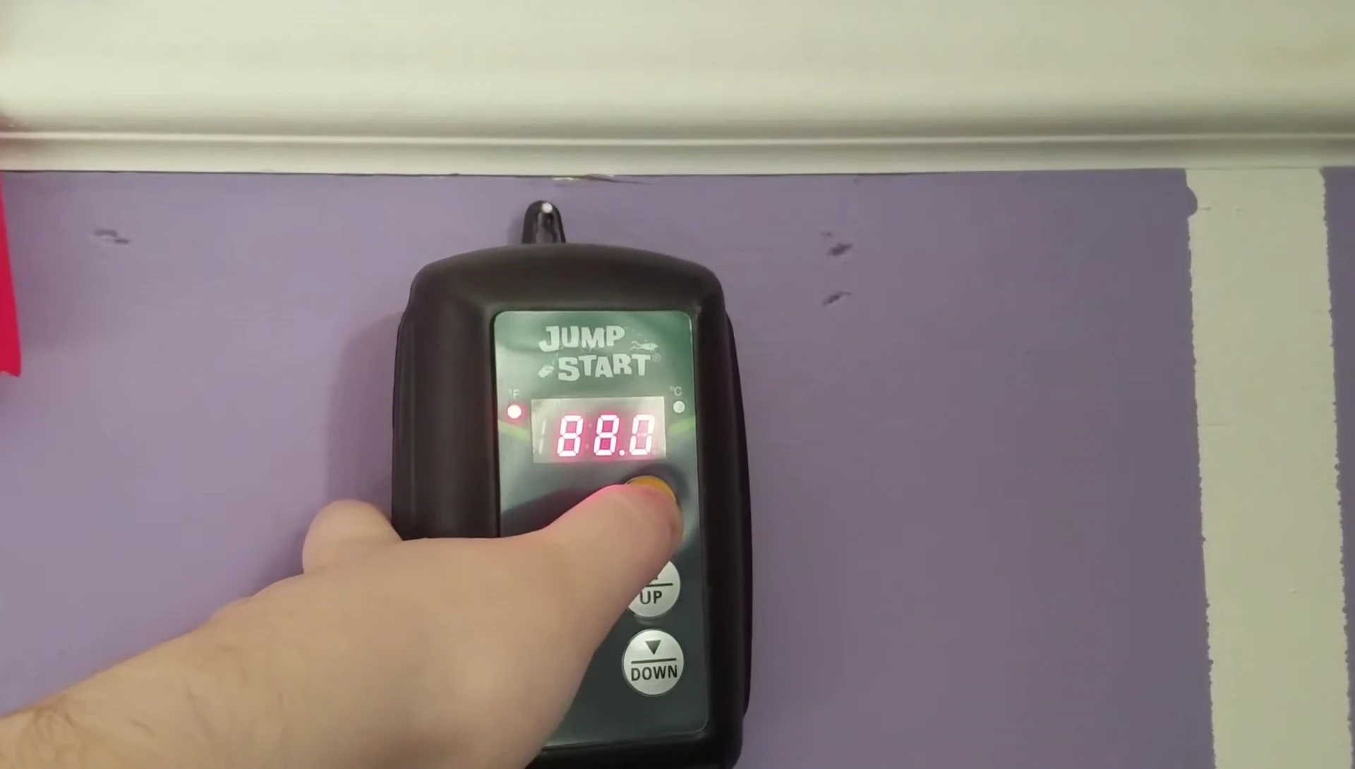 Demonstrating how to adjust the set temperature