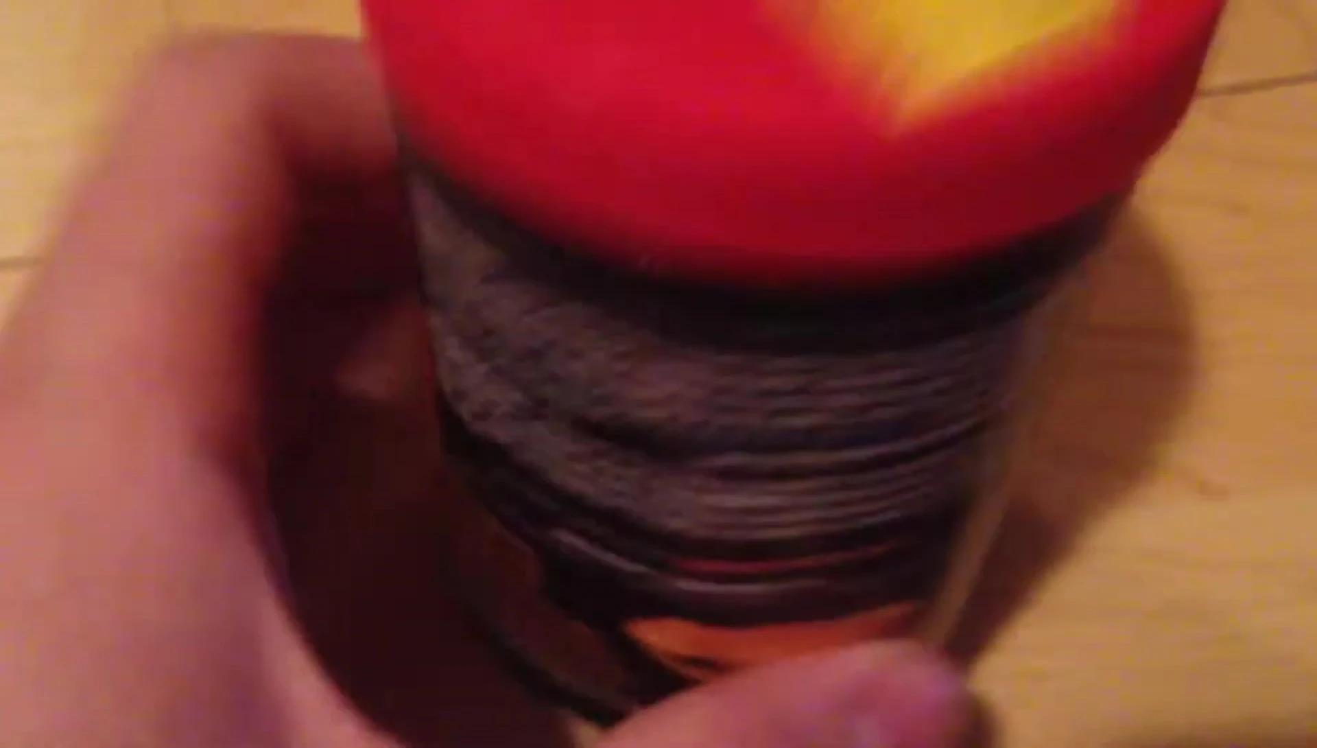 Size comparison of the container to the reviewer's hand