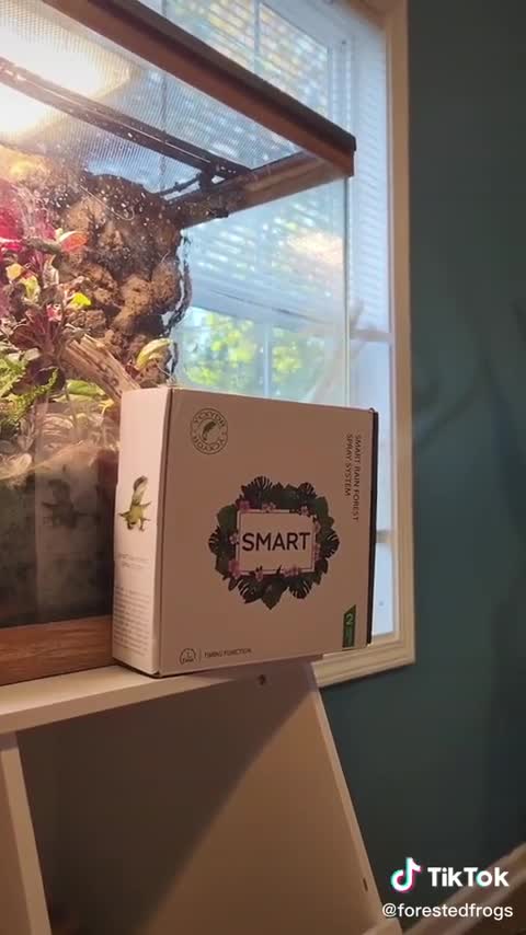 Close-up of the SMART Reptile Mister packaging.