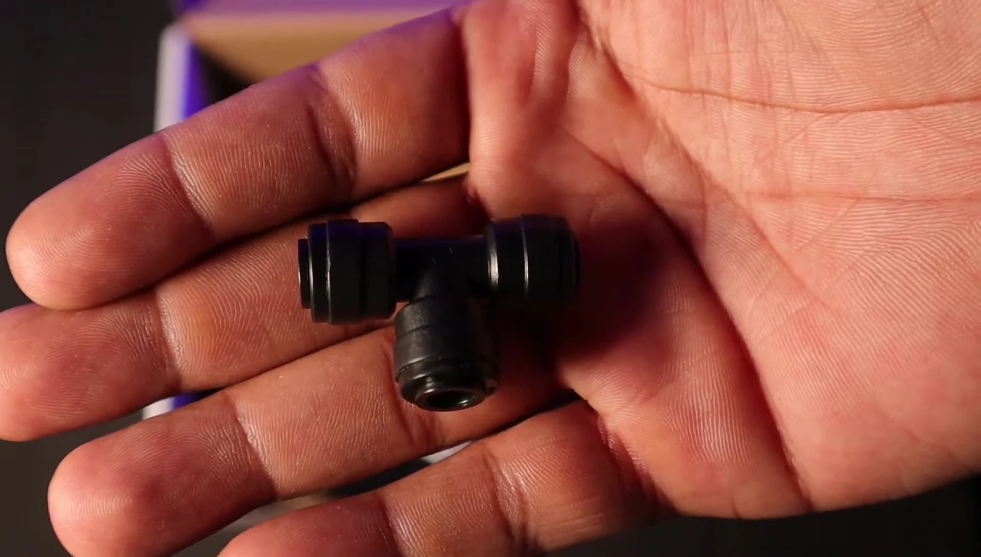 Image of the T-fitting and quick connects.