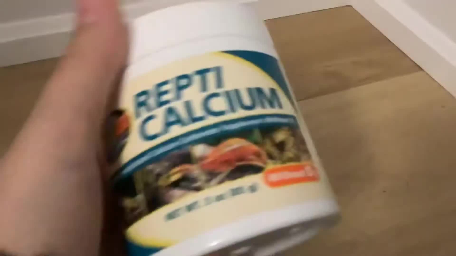 Product packaging showcasing Zuma's Repti Calcium Without D3.