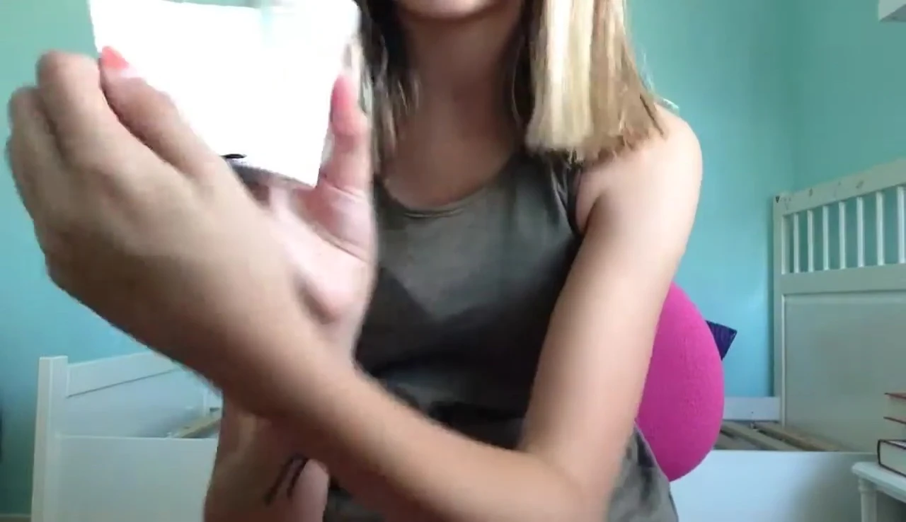 The speaker showing the instructions on a multivitamin product.