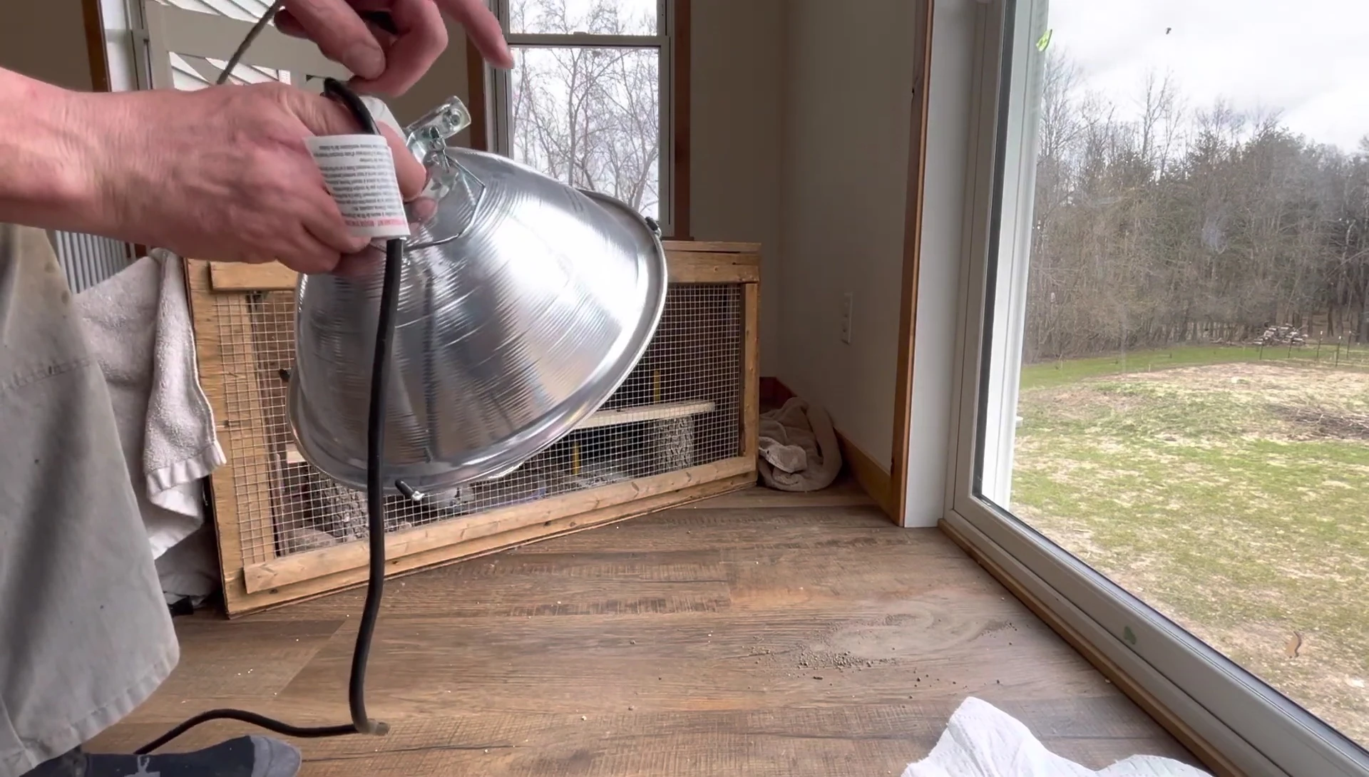 Demonstration of adjusting the clamp.