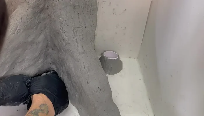 Prepare foliage holders: Cover the footing with epoxy clay, texture and paint it.