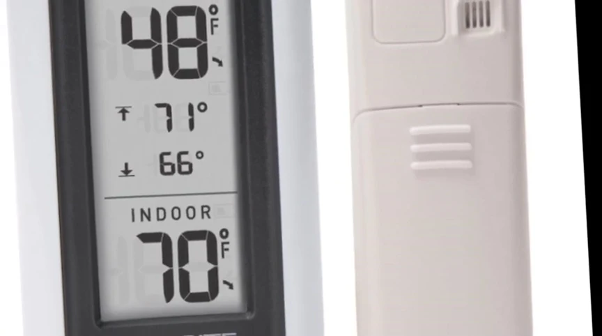 Close-up on the AcuRite thermometer's LCD screen.