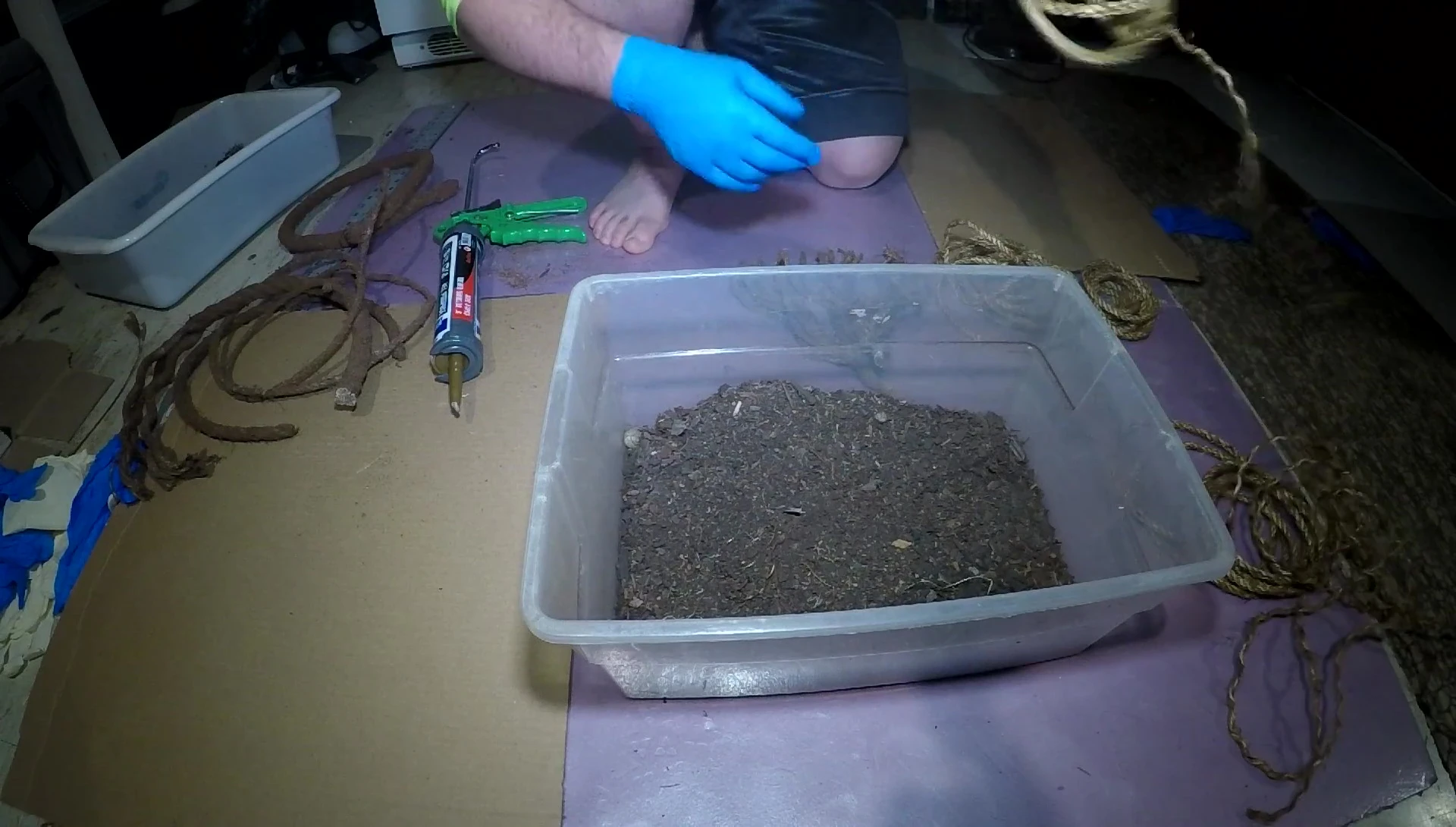 The prepared rope and substrate materials.