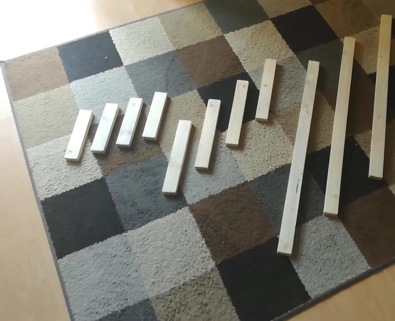 Sliding shelf for lamps