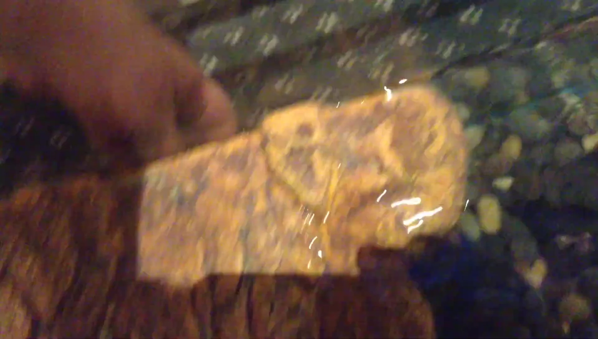 Demonstrating the adjustment of the platform using magnets.