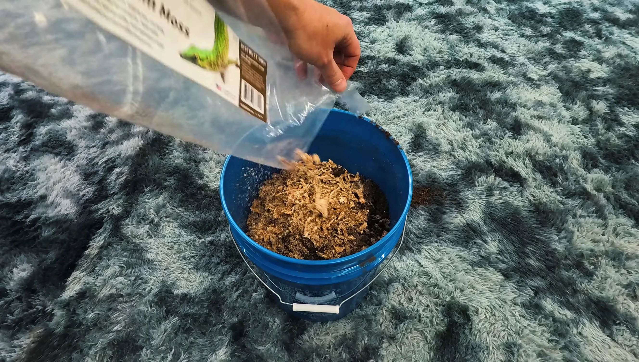 Mixing the bioactive substrate.
